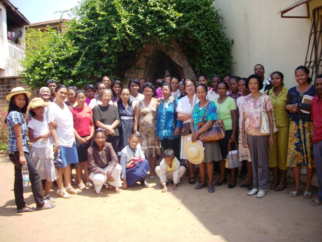 Photo de famille à la chapelle